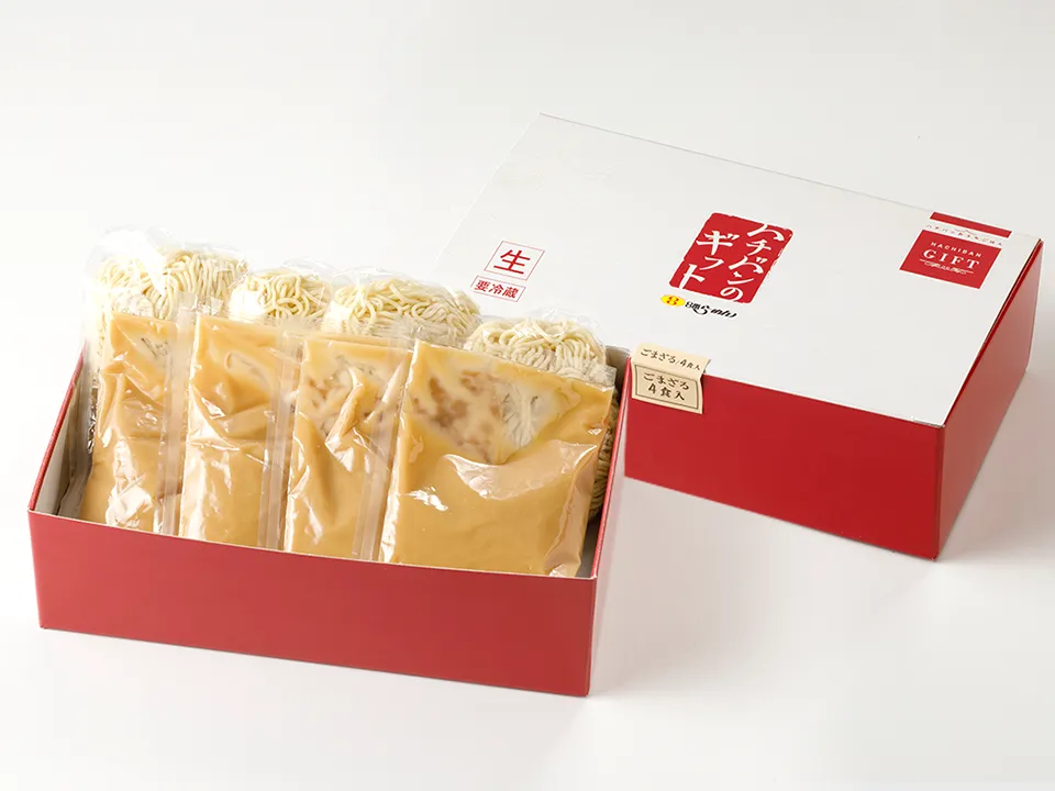 箱の画像。外箱と、蓋が開いてセット内容がわかる写真。