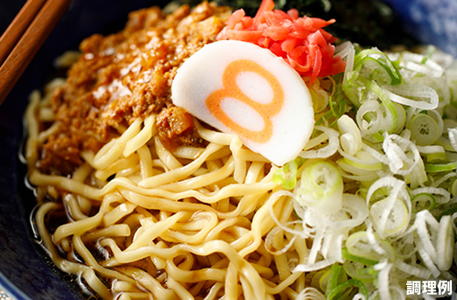 唐麺の調理例。担々肉みそ、紅しょうが、きざみのり、ハチカマと、きざんだネギを乗せた例